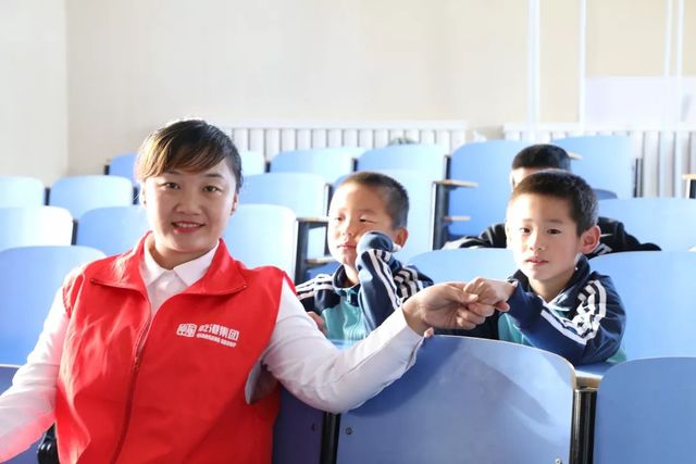 慰問(wèn)孤兒院 慰問(wèn)孤兒院